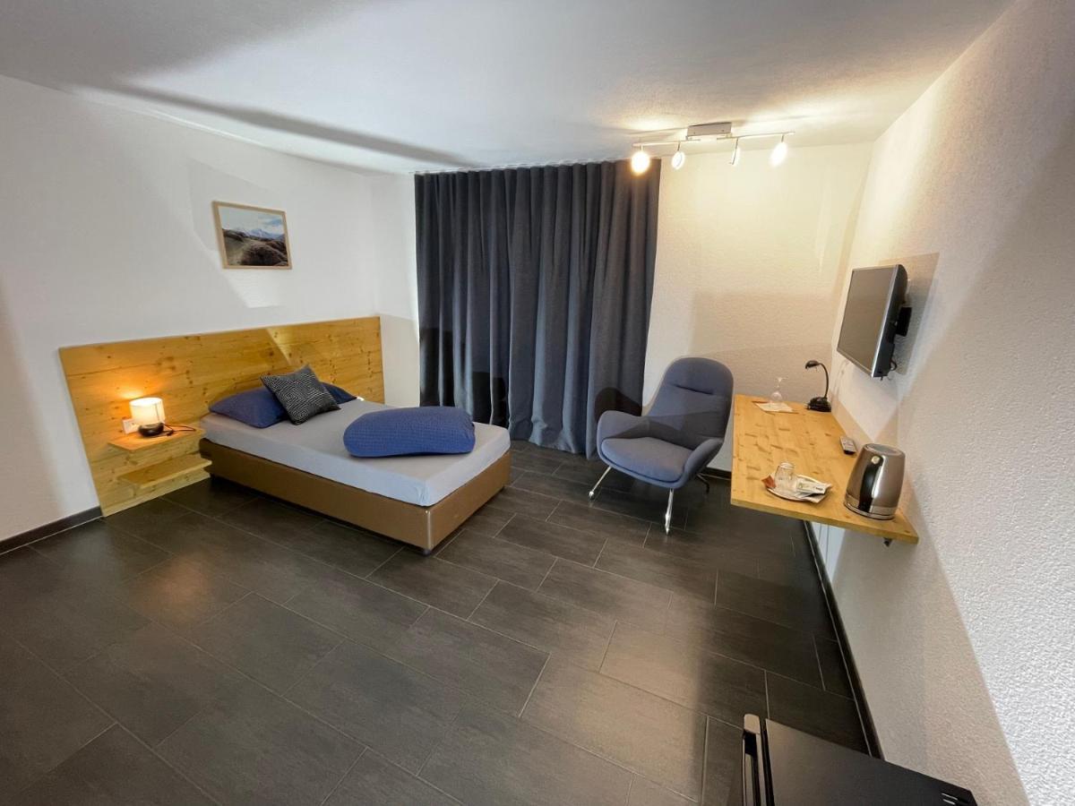 Catrina Hotel Disentis Bagian luar foto
